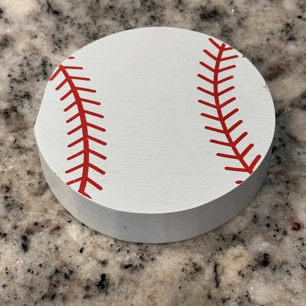 Baseball-Themed decor 5x5in
